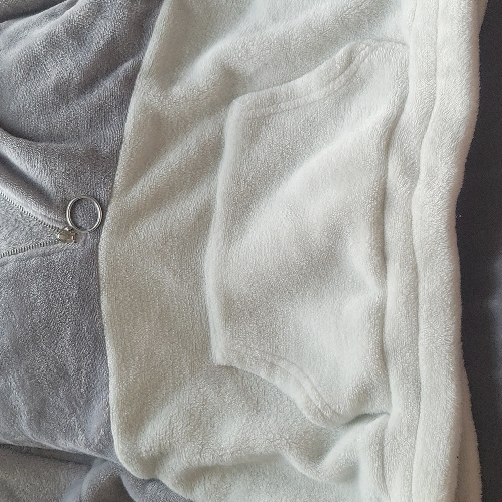 Sweater - Picture 3 of 4